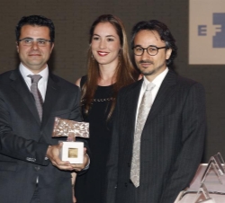 Los galardonados con el XXX Premio Internacional de Periodismo Rey de España, en la categoría de Prensa, el equipo de reporteros de El Periodico de Ca